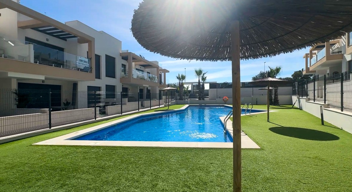 Modernās pirmklases bungāla Orihuela Costa – ideāla atpūta un investīcija