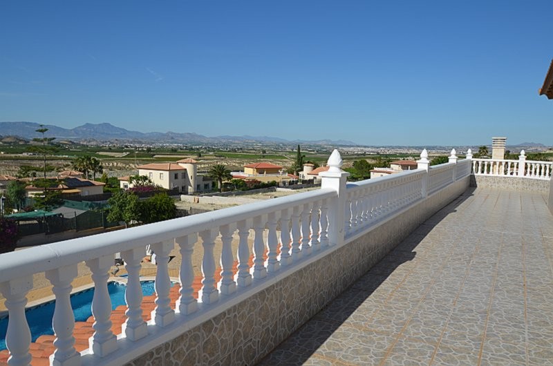 Garden in villa for sale in Campos del Río
