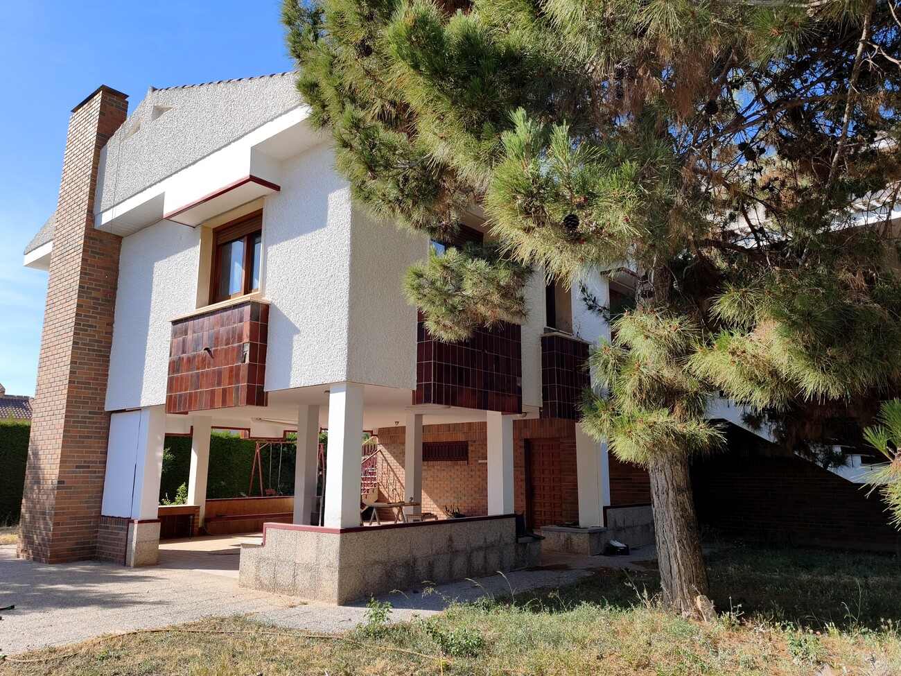 Rietumspānijas dārgumu: unikāla vila ar 1,460 m² parceli, kas gaida savu vērtības atklātāju