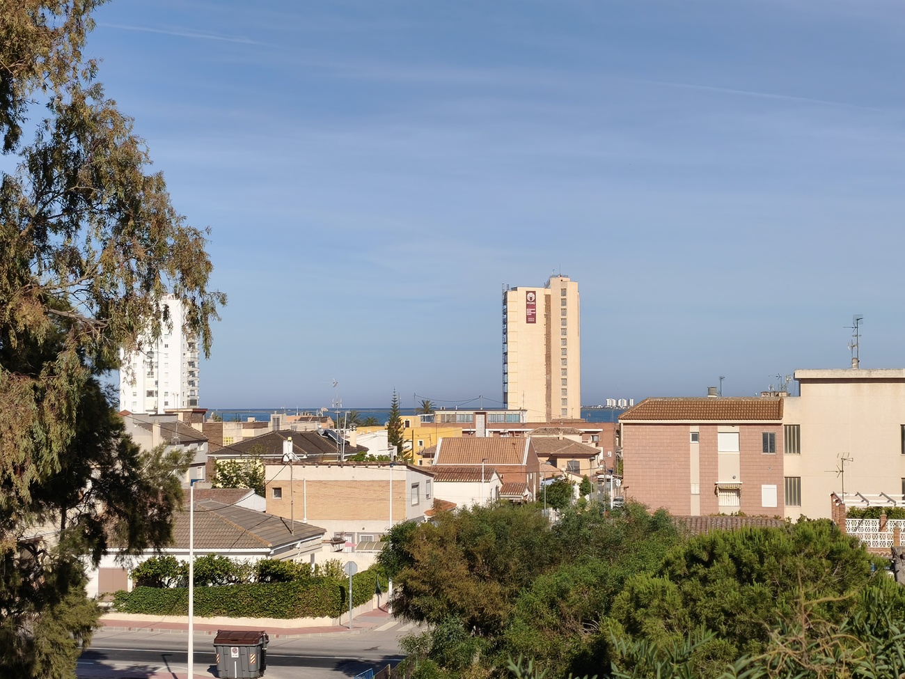 Pool area in villa for sale in Santiago de la Ribera
