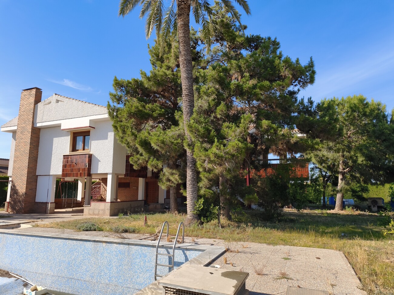 Rietumspānijas dārgumu: unikāla vila ar 1,460 m² parceli, kas gaida savu vērtības atklātāju