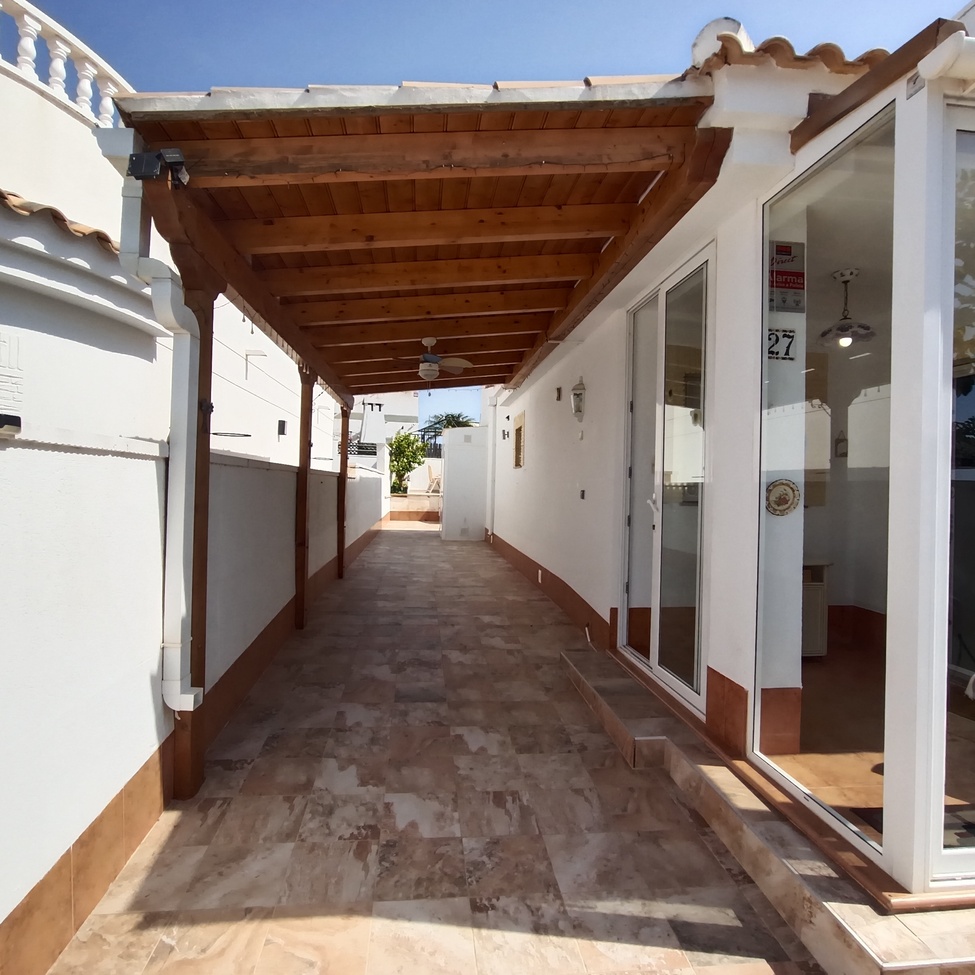 Pool area in villa for sale in Sucina