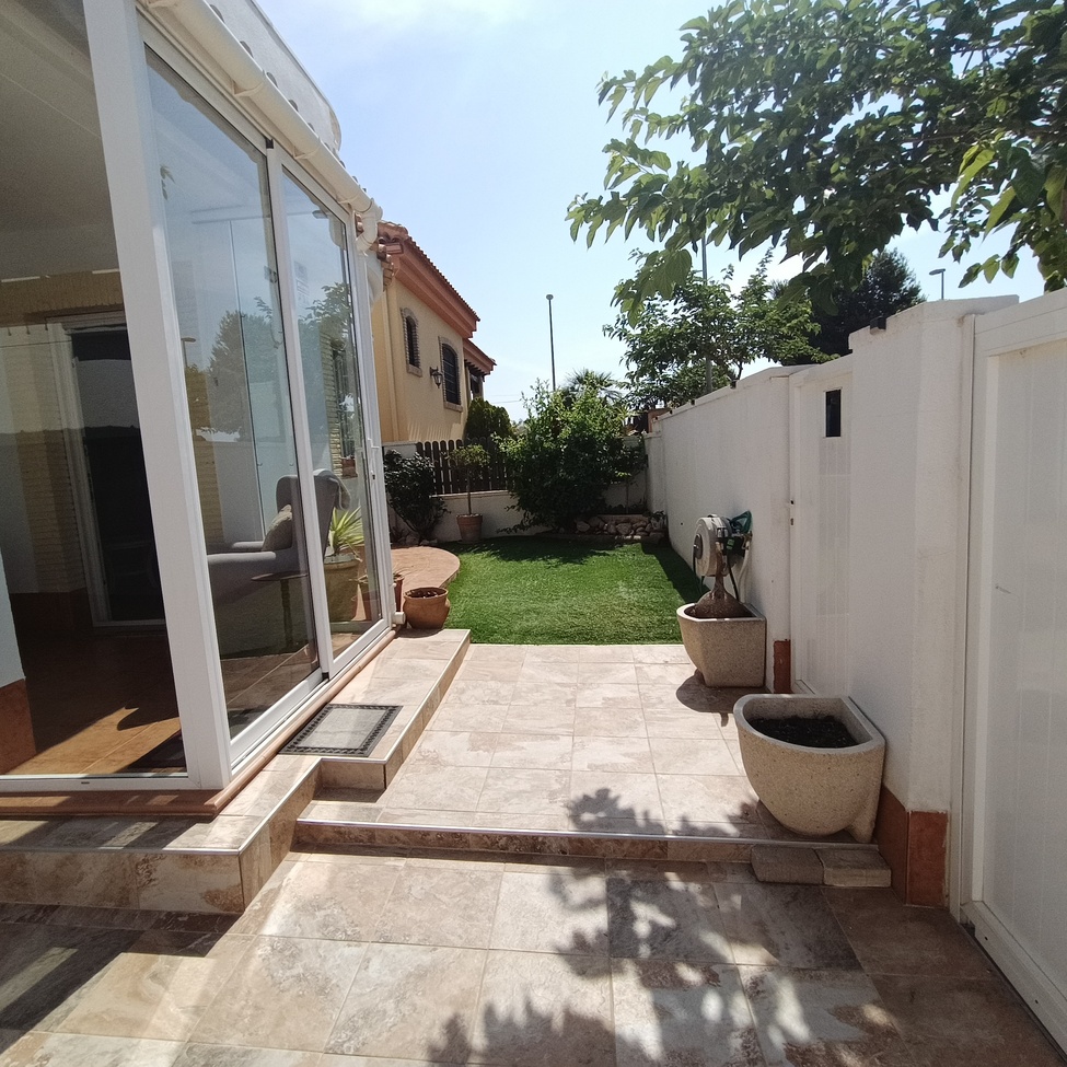 Garden in villa for sale in Sucina