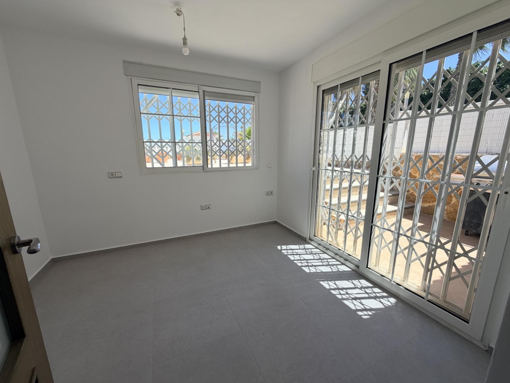 Garden in villa for sale in Torrevieja
