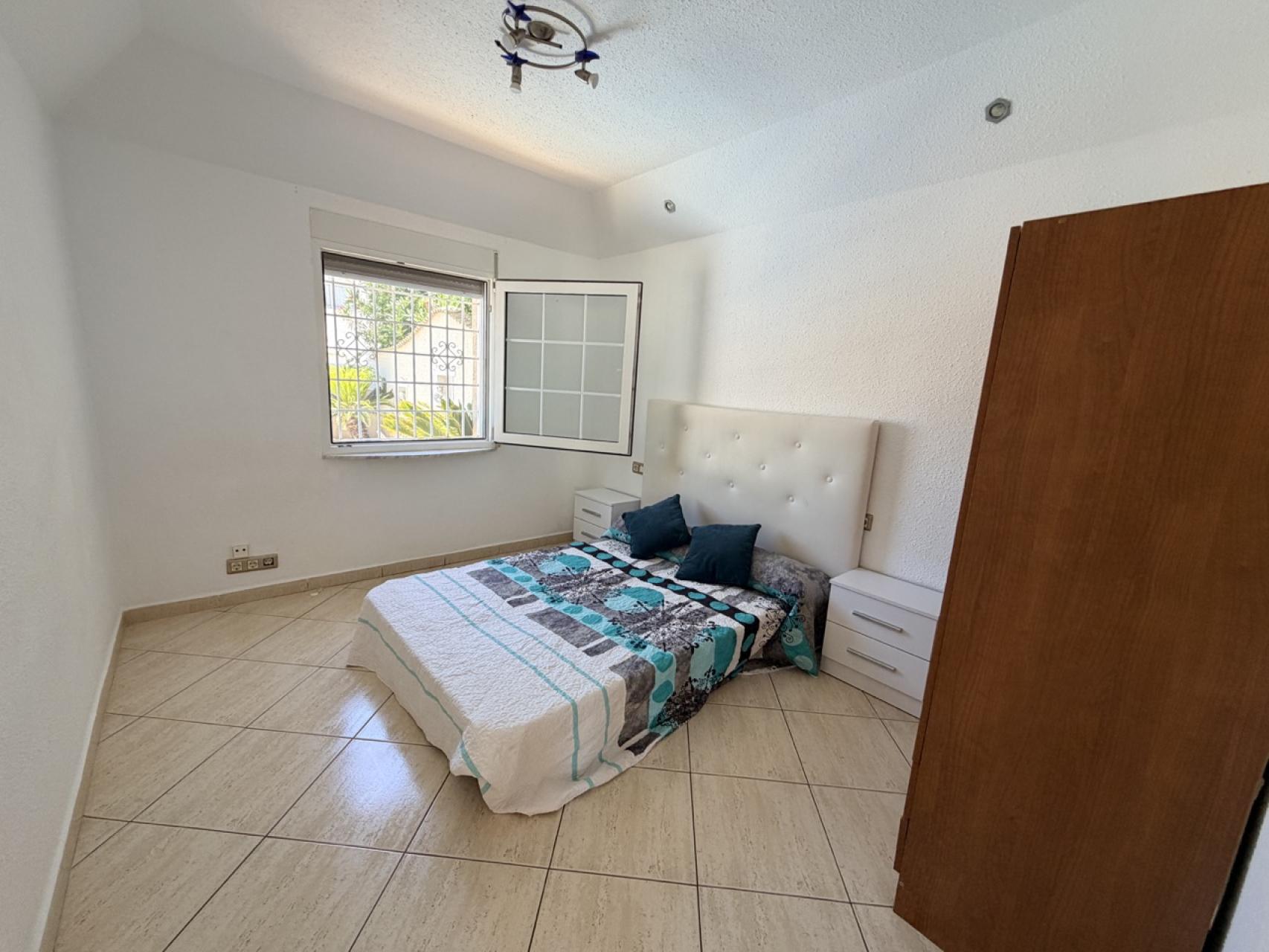 Bedroom in villa for sale in Torrevieja