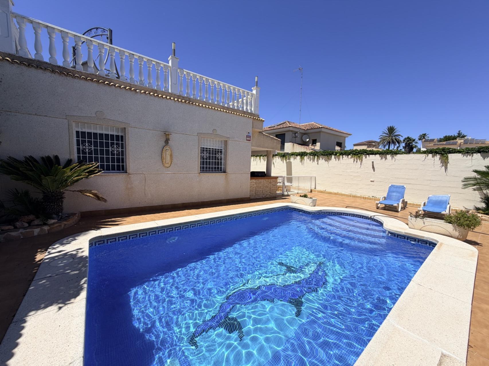 Master bedroom in villa for sale in Torrevieja