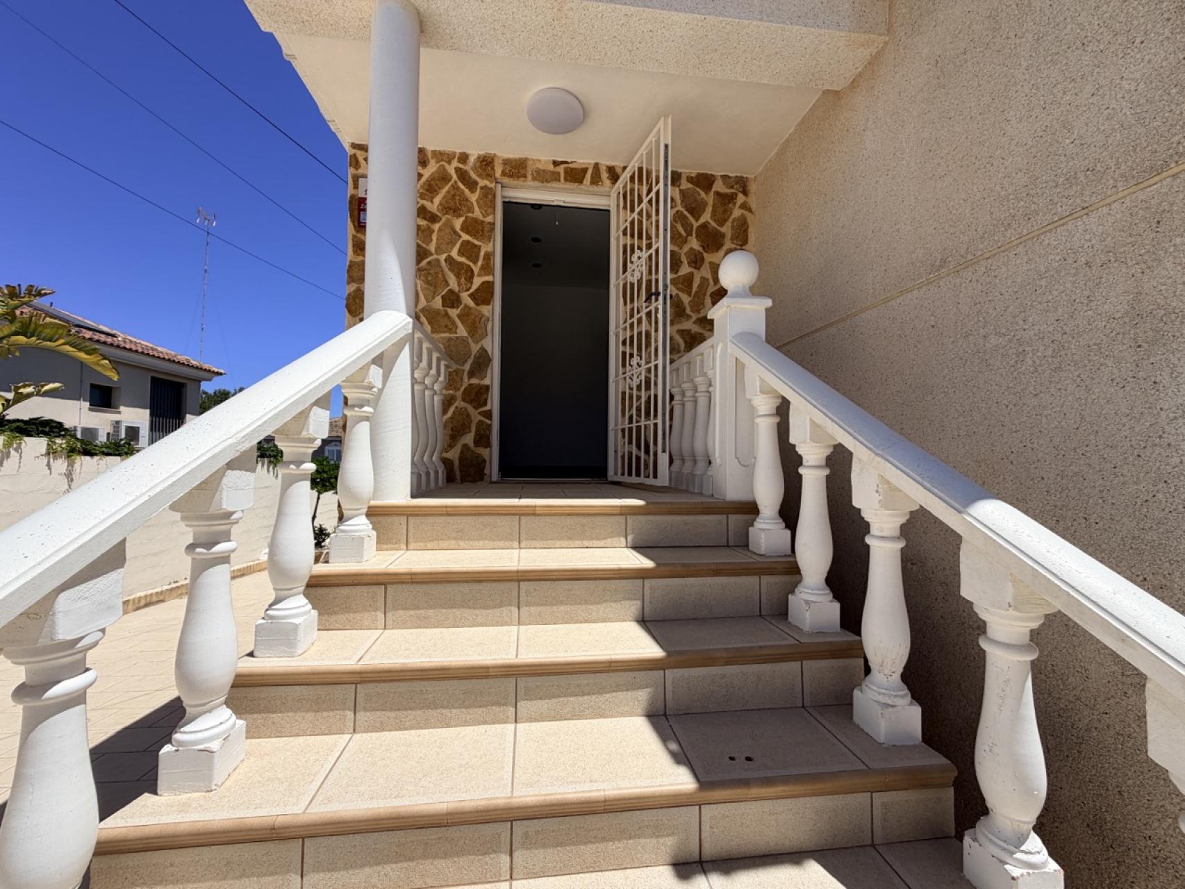 Garden in villa for sale in Torrevieja