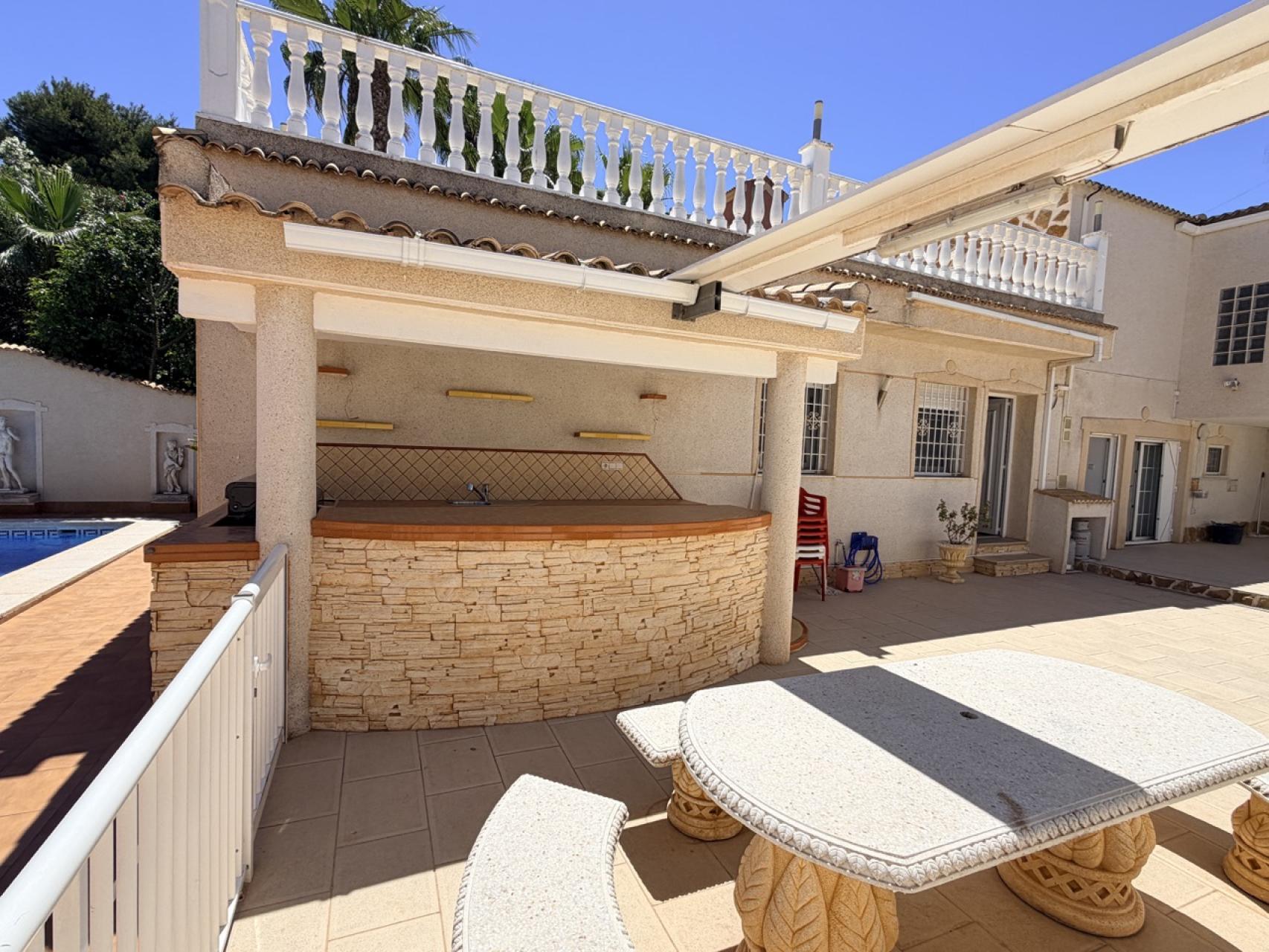 Bedroom in villa for sale in Torrevieja