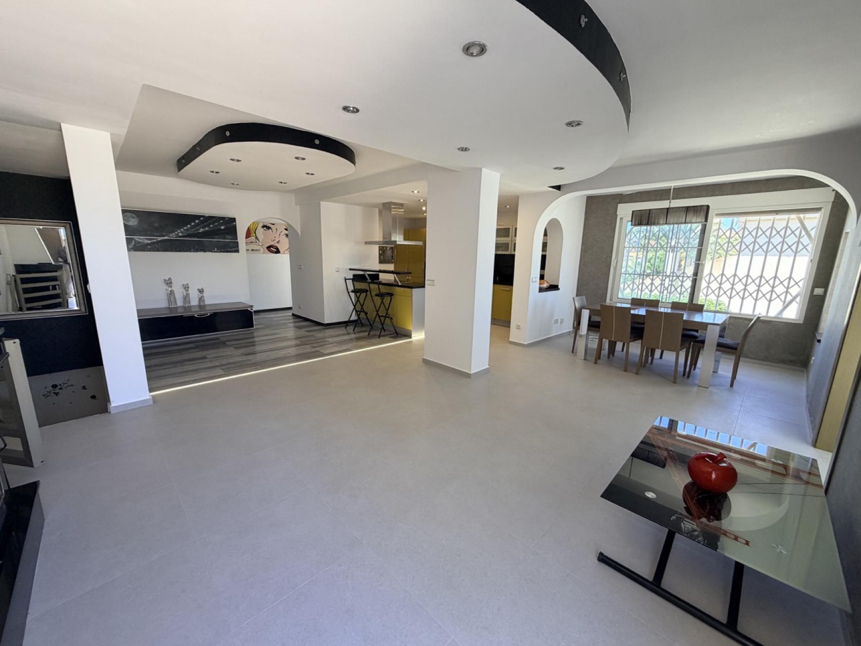 Dining area in villa for sale in Torrevieja