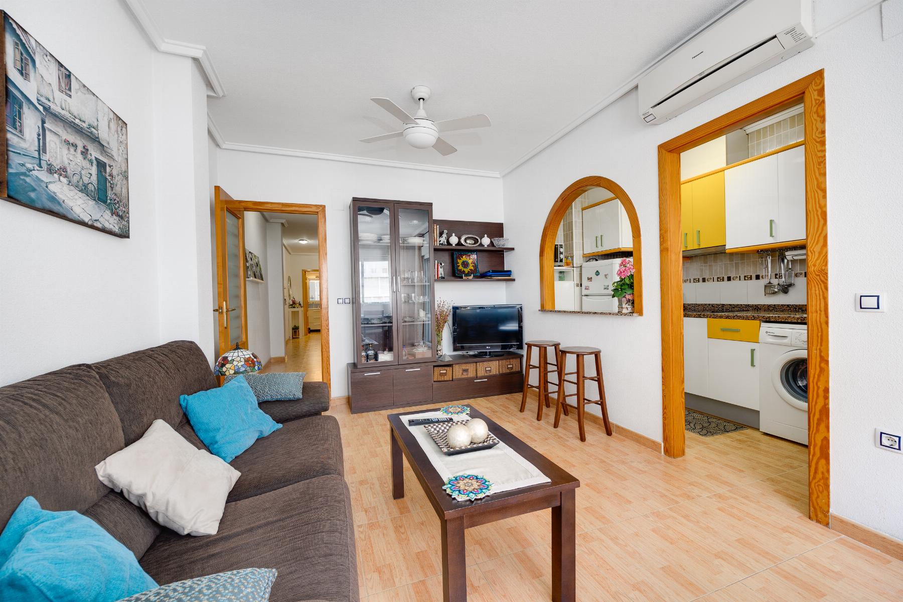 Bedroom in apartment for sale in Torrevieja