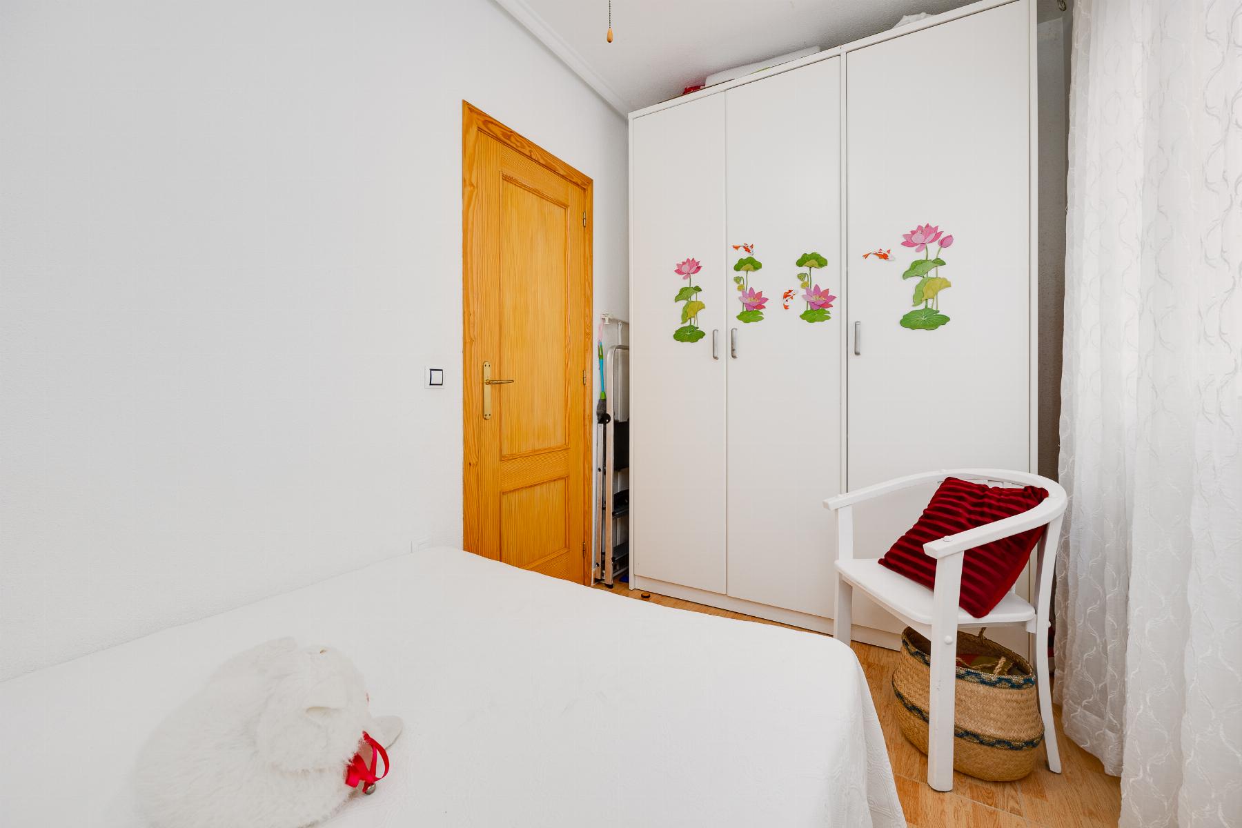 Bedroom in apartment for sale in Torrevieja