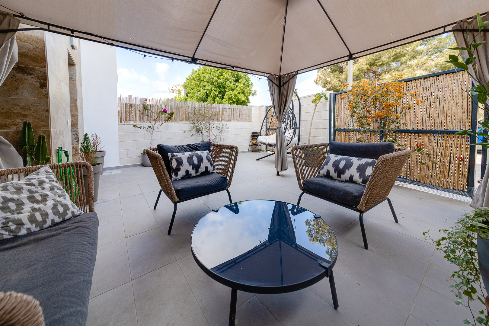 Garden in villa for sale in Villamartin