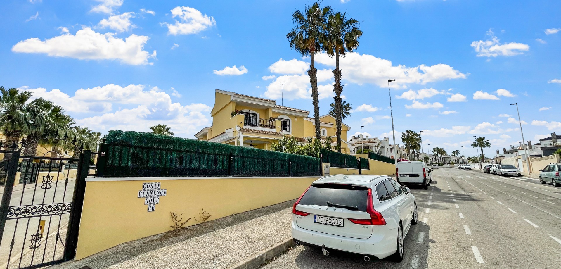 Master bedroom in villa for sale in Orihuela Costa