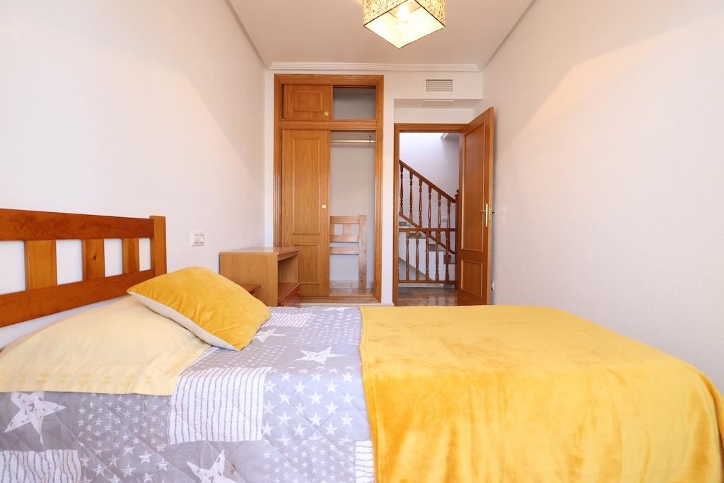 Bedroom in duplex for sale in Orihuela Costa