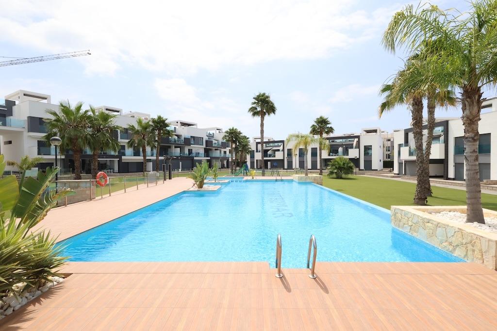 Pool area in bungalow for sale in Guardamar del Segura