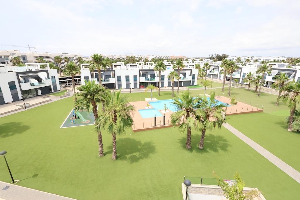 Garden in bungalow for sale in Guardamar del Segura