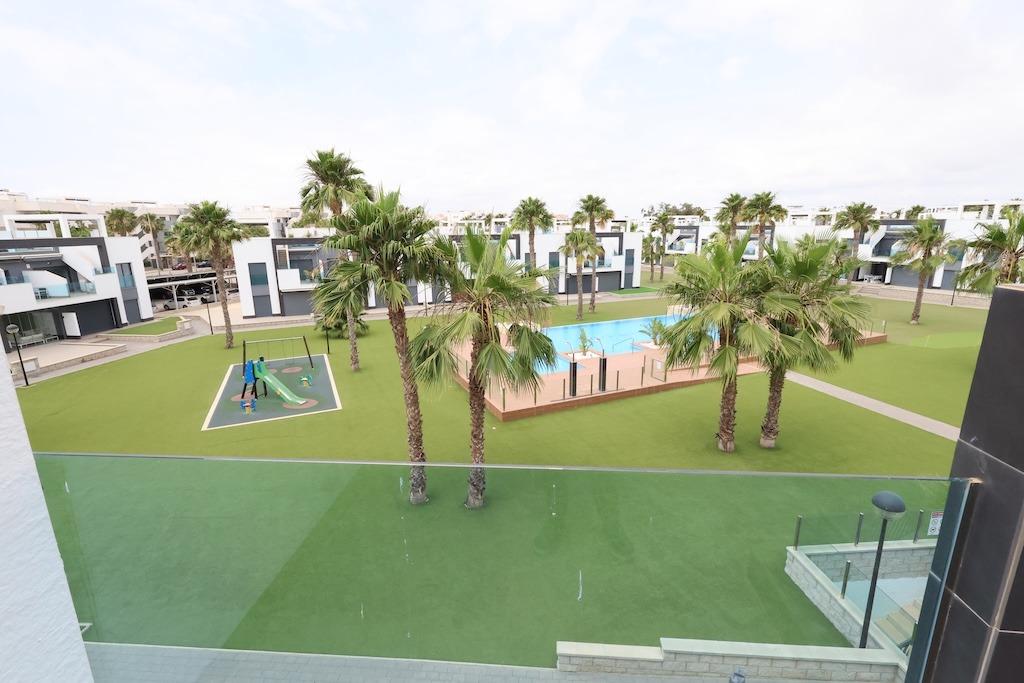 Dining area in bungalow for sale in Guardamar del Segura