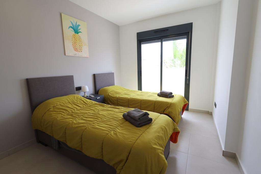 Dining area in bungalow for sale in Guardamar del Segura