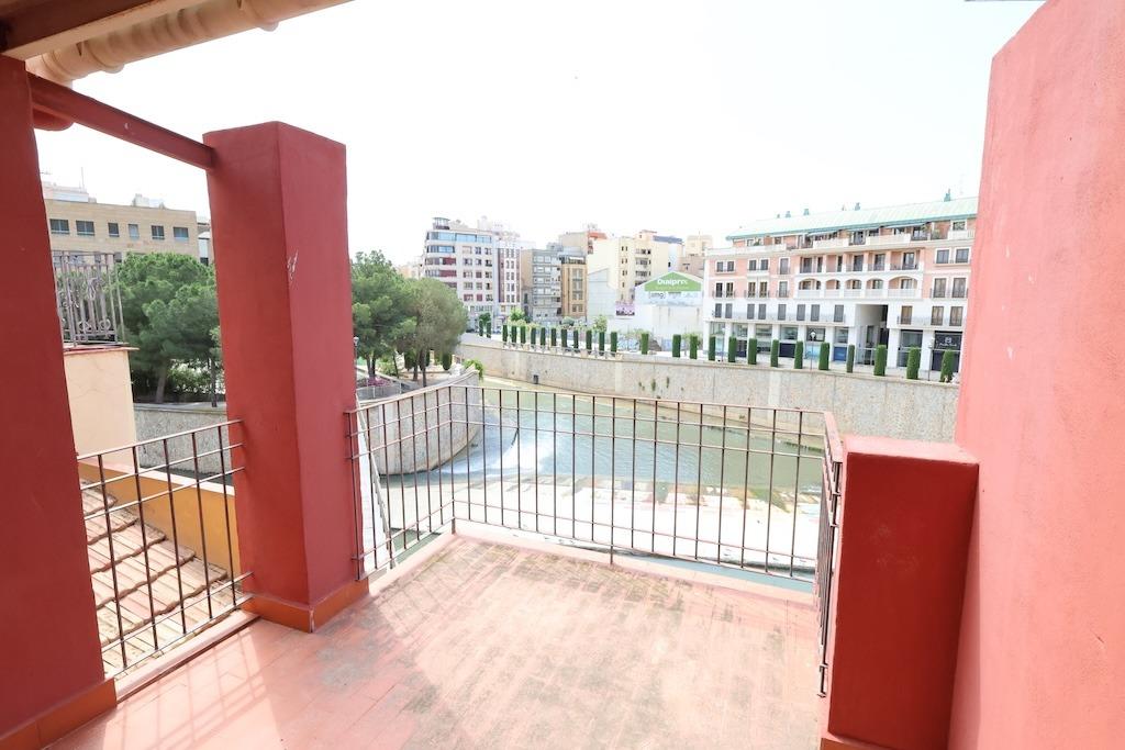 Pool area in villa for sale in Orihuela