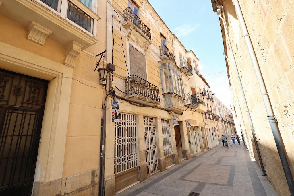 Garden in villa for sale in Orihuela