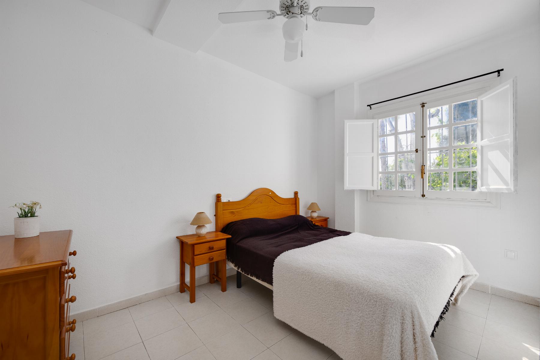 Bedroom in bungalow for sale in Torrevieja