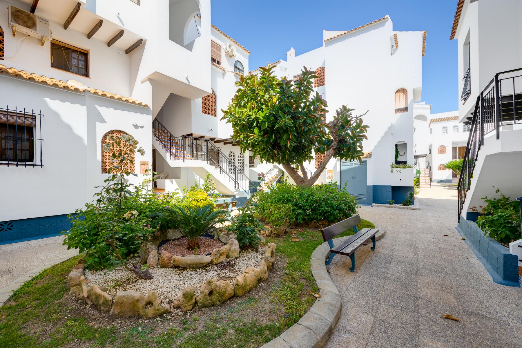 Terrace in bungalow for sale in Torrevieja