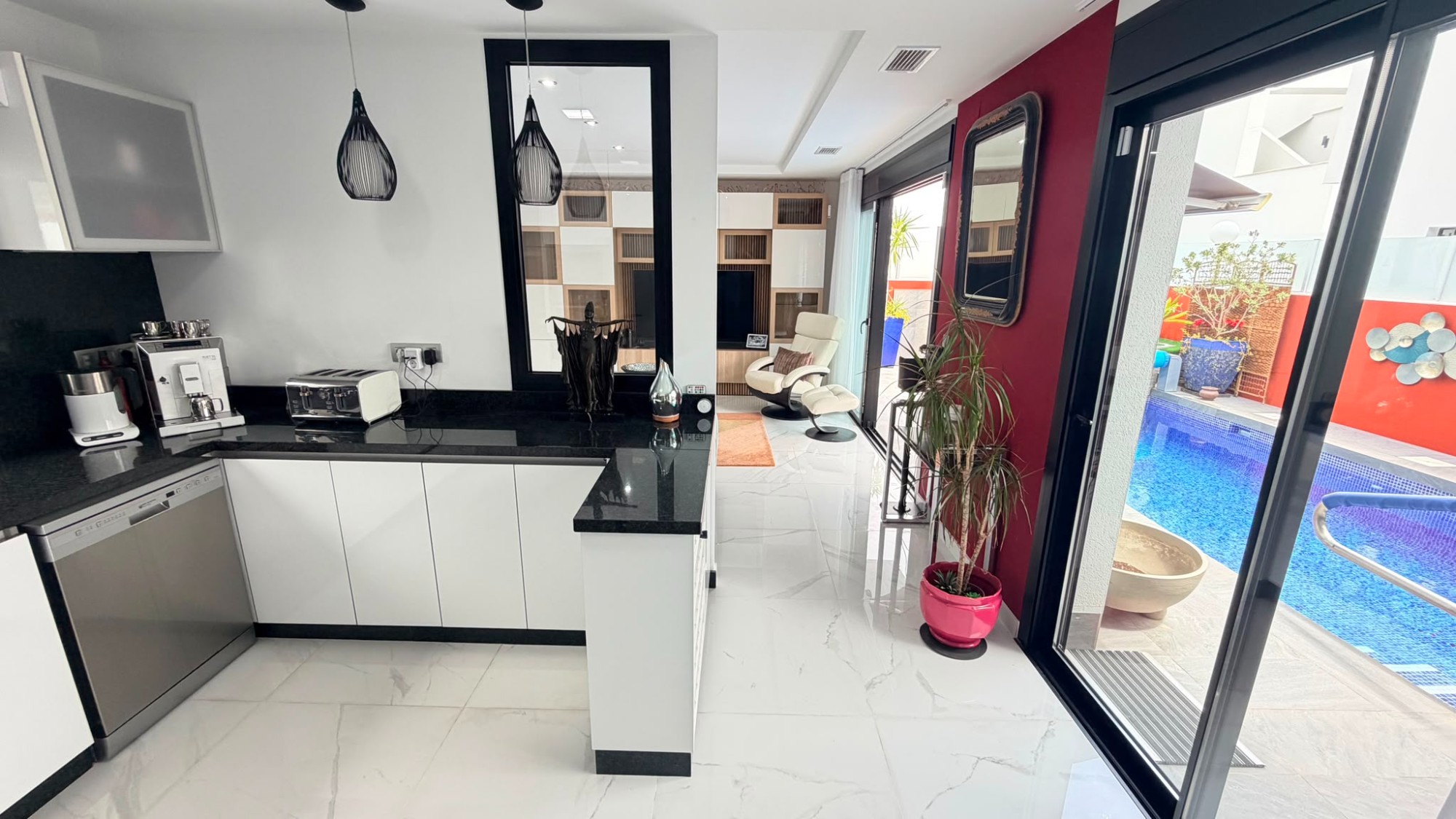 Master bedroom in villa for sale in Los Montesinos