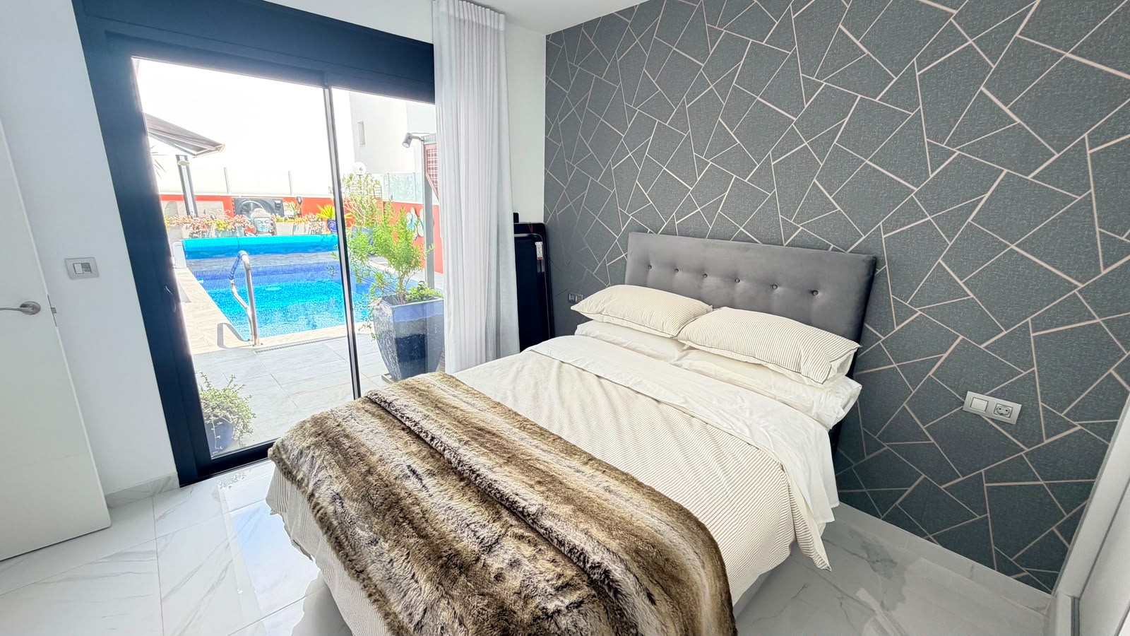 Bathroom in villa for sale in Los Montesinos