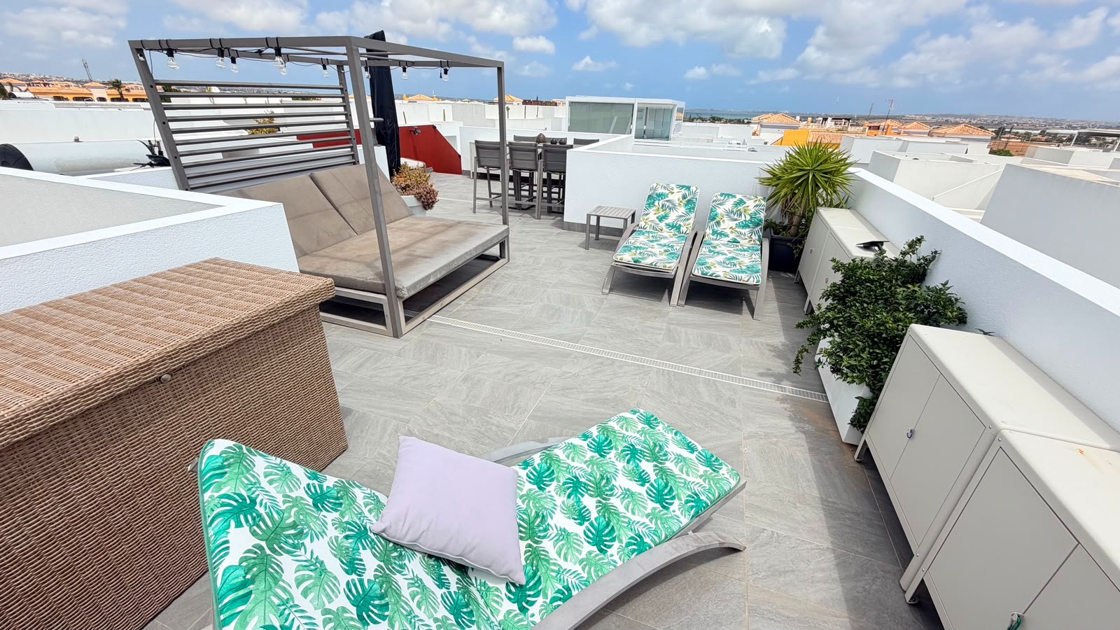 Bedroom in villa for sale in Los Montesinos