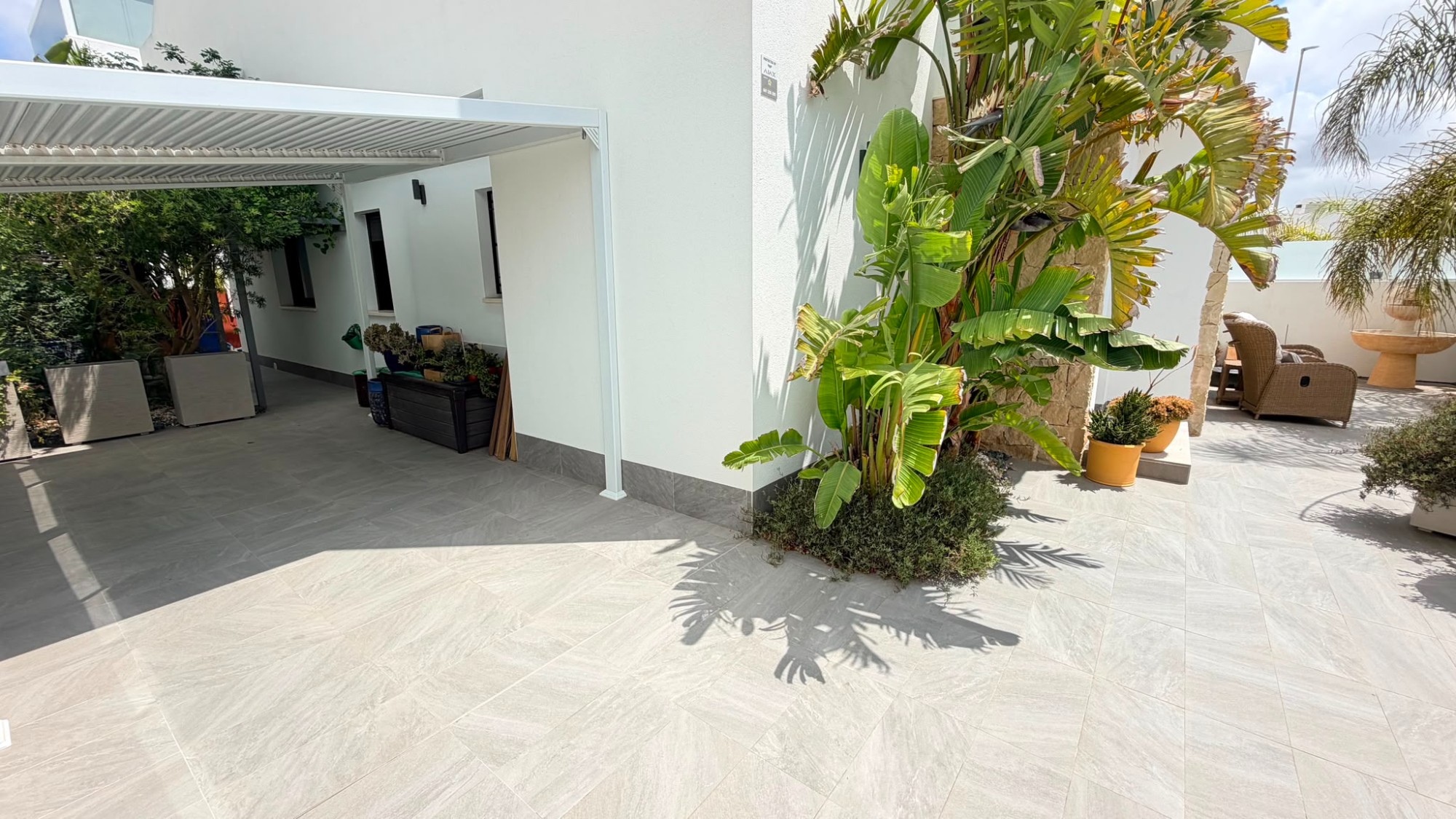 Pool area in villa for sale in Los Montesinos