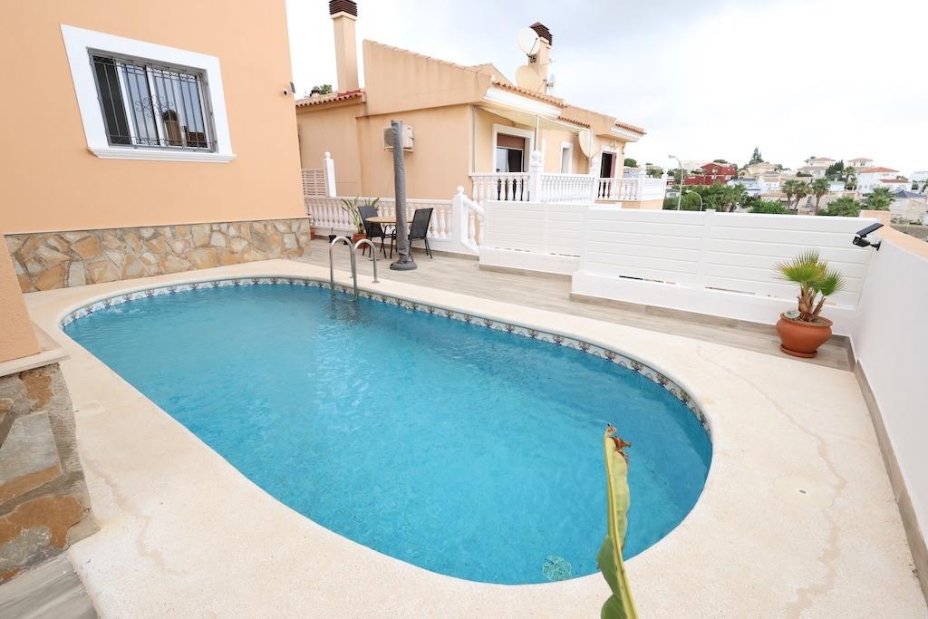 Garden in villa for sale in San Miguel de Salinas