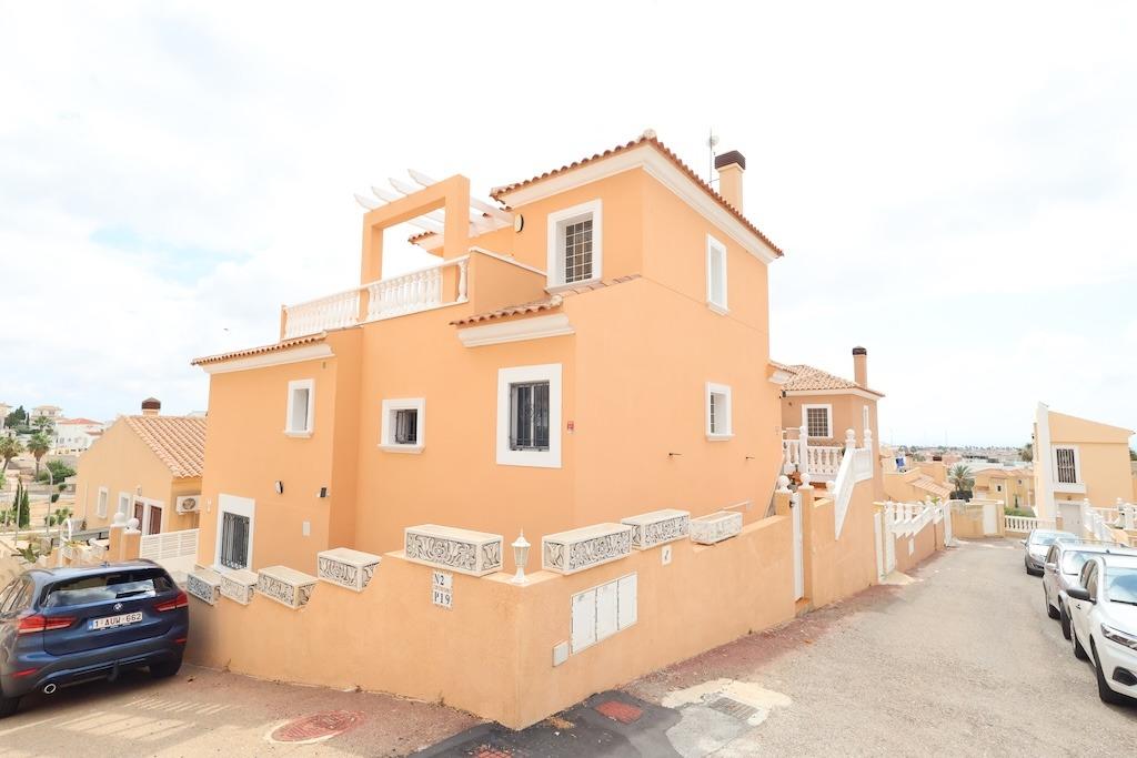 Master bedroom in villa for sale in San Miguel de Salinas