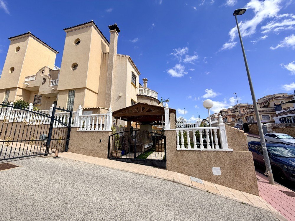 Dining area in terraced for sale in Orihuela Costa