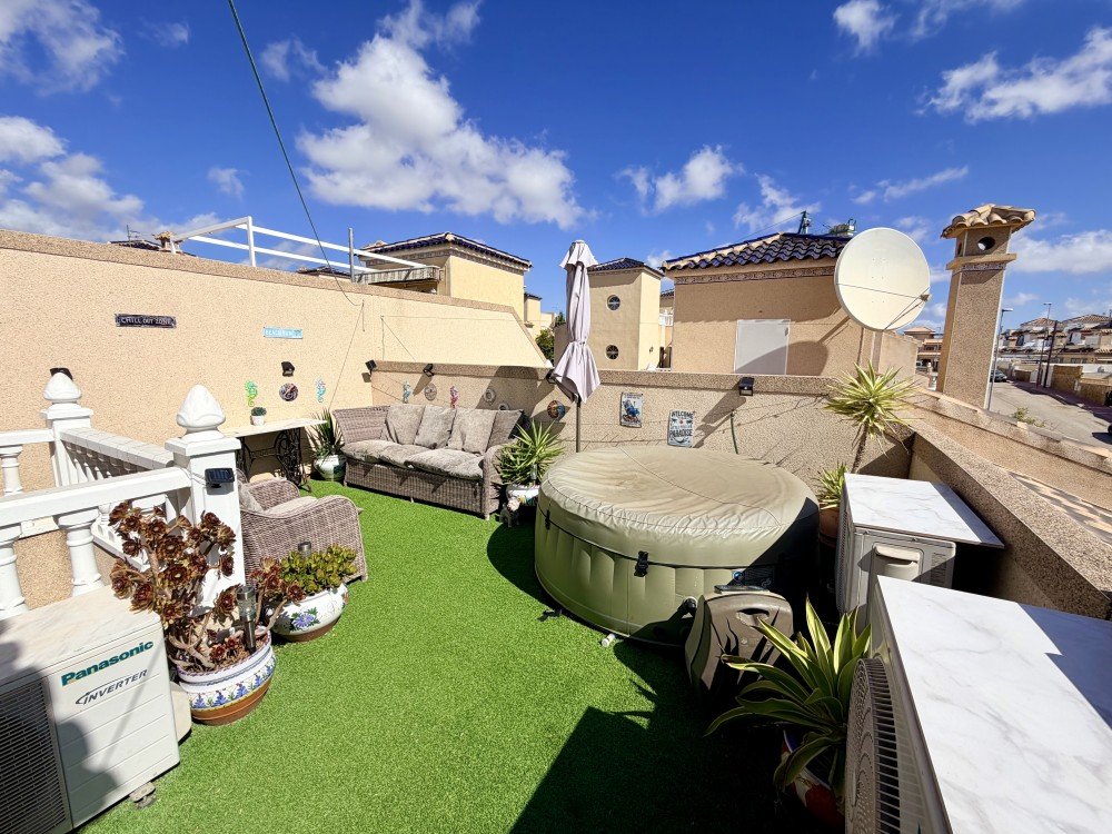Luksuriøs Semi-Attakt Feriebolig i Villamartin, Orihuela Costa