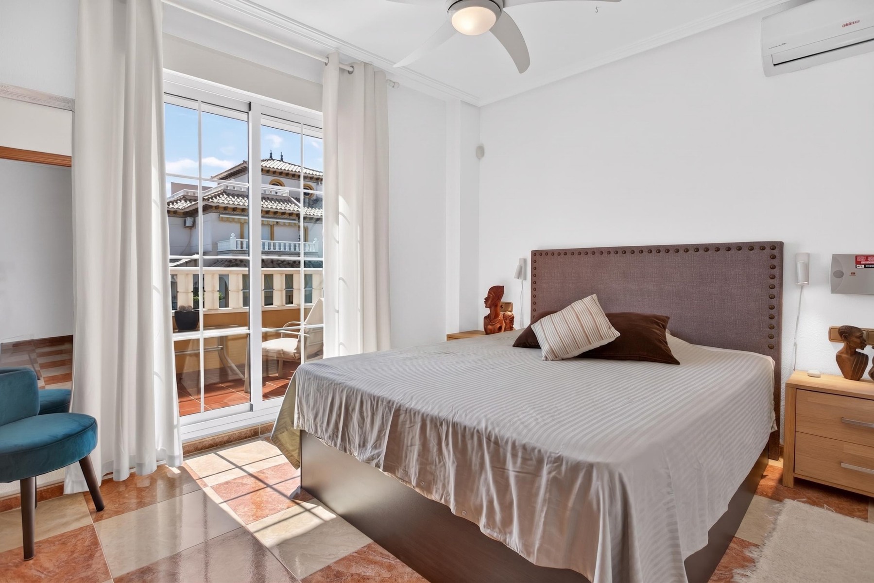Bedroom in villa for sale in Orihuela Costa