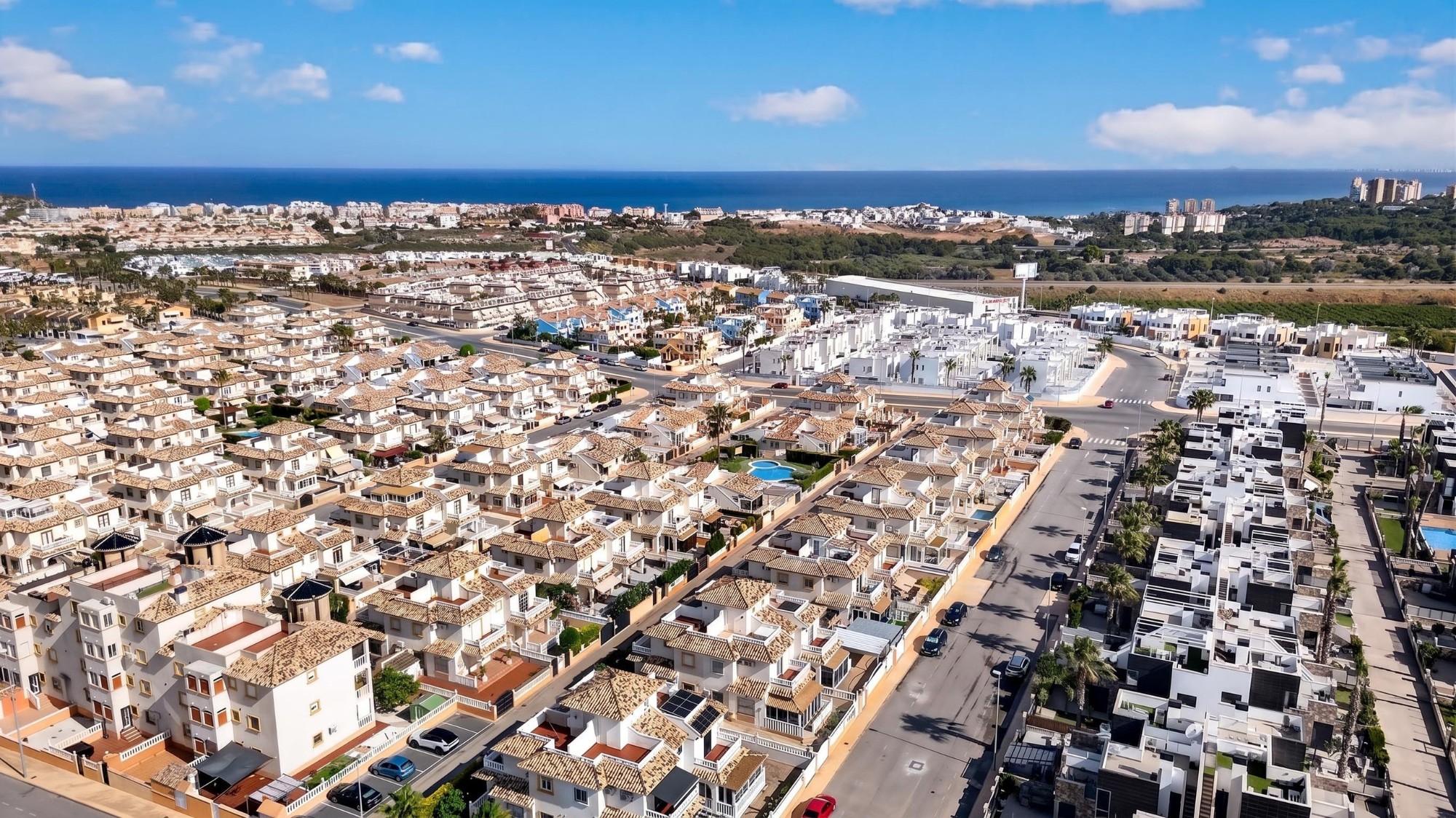 Garden in villa for sale in Orihuela Costa