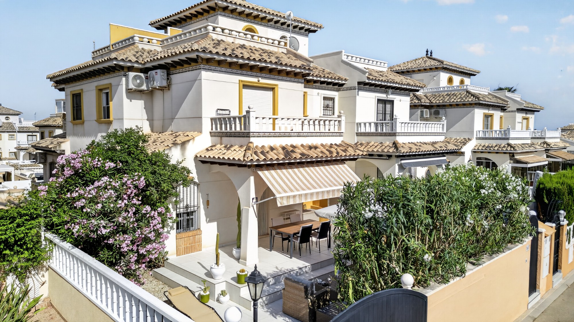 Bedroom in villa for sale in Orihuela Costa