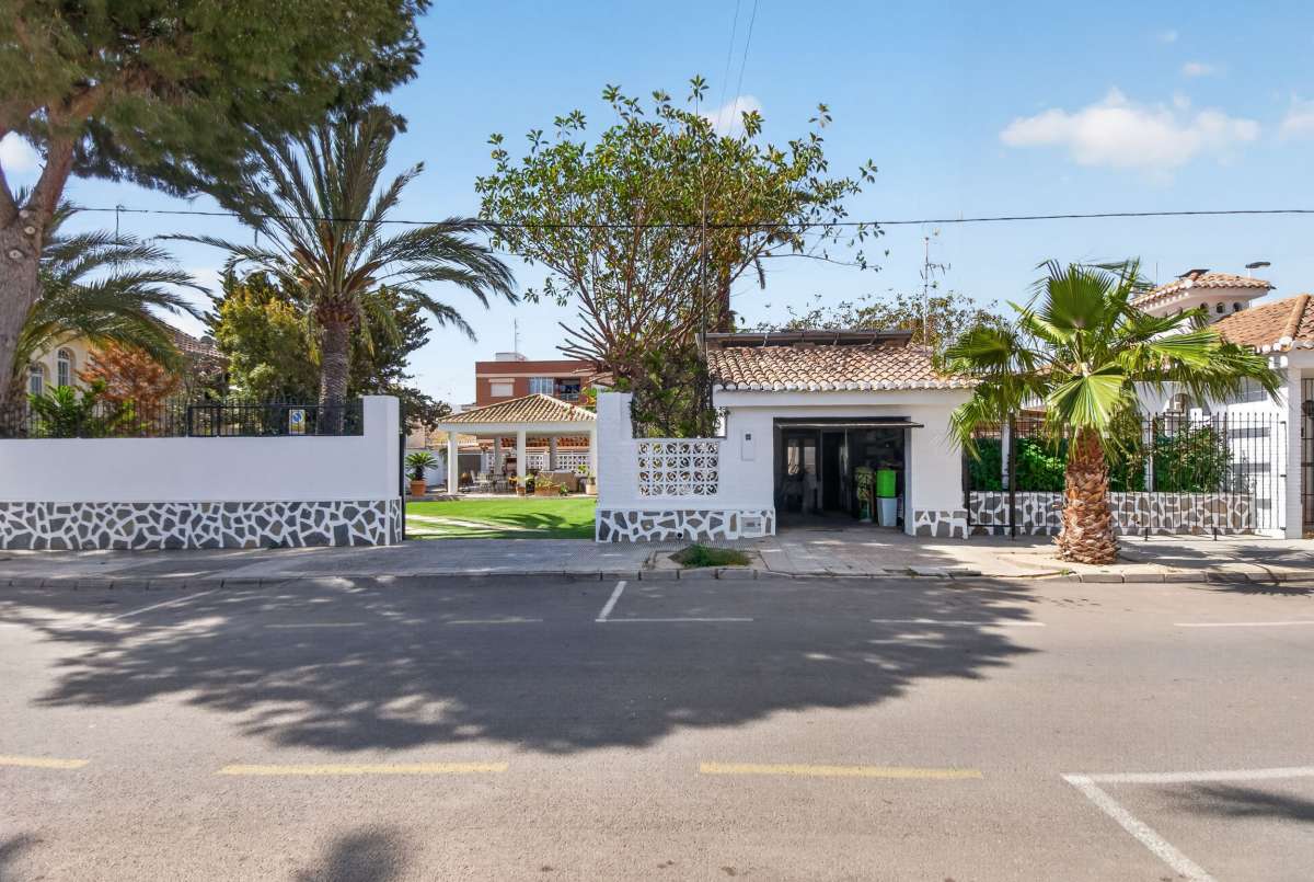 Garden in villa for sale in Lo Pagan