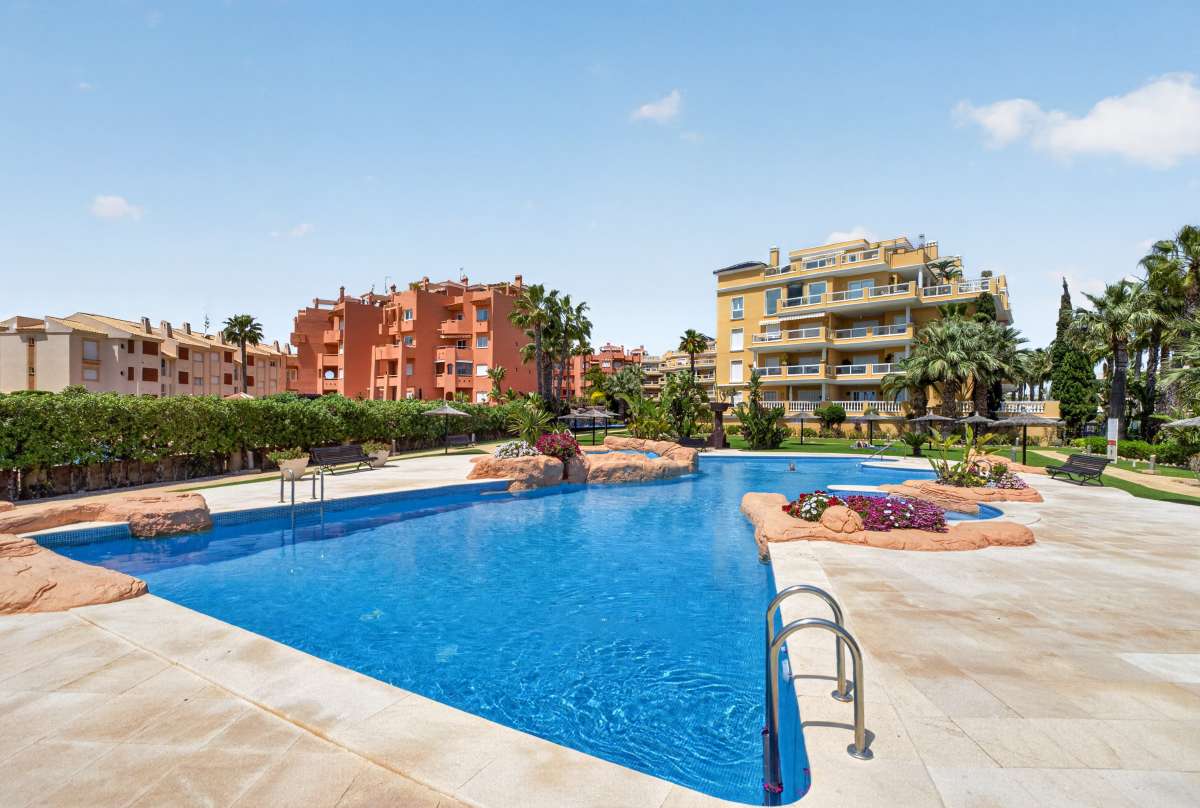Master bedroom in apartment for sale in Cabo Roig