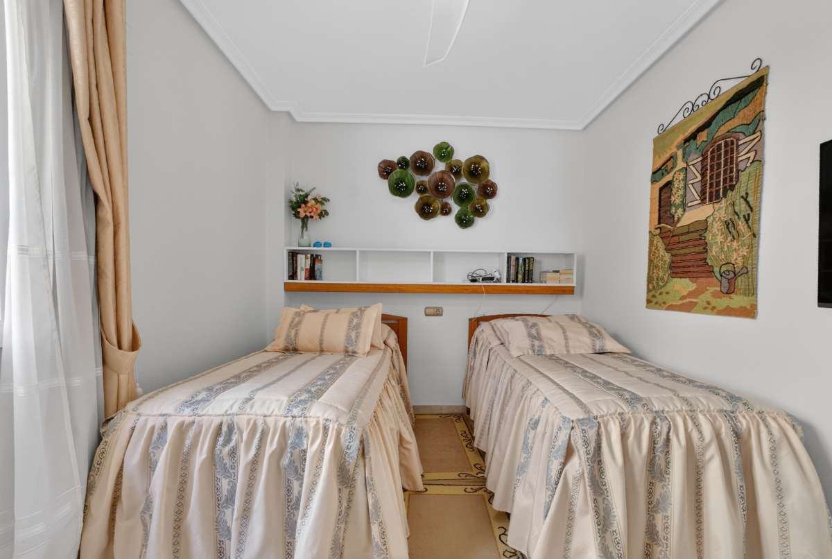 Bedroom in apartment for sale in Cabo Roig