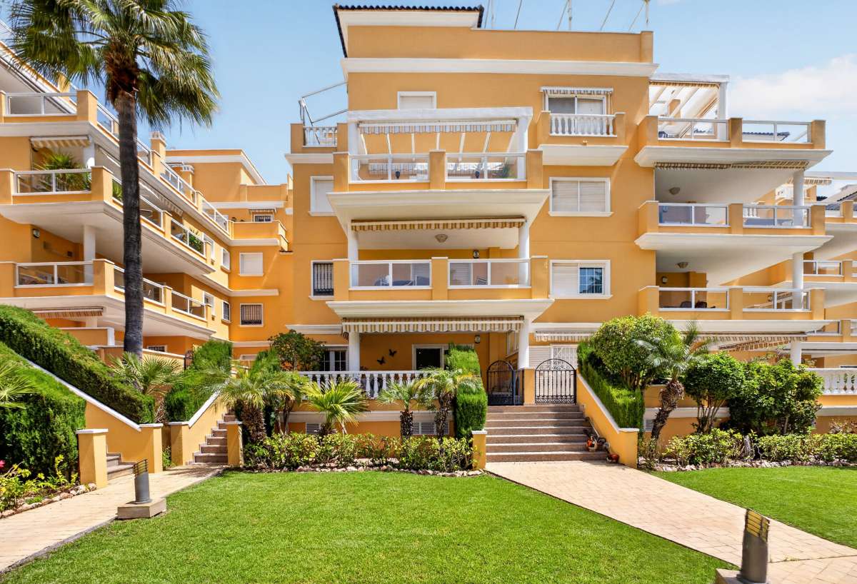 Dining area in apartment for sale in Cabo Roig