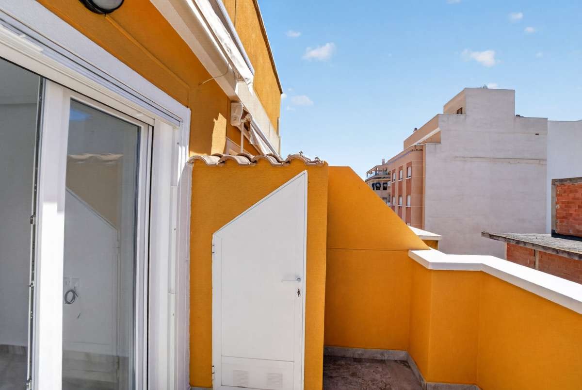 Master bedroom in apartment for sale in Torrevieja