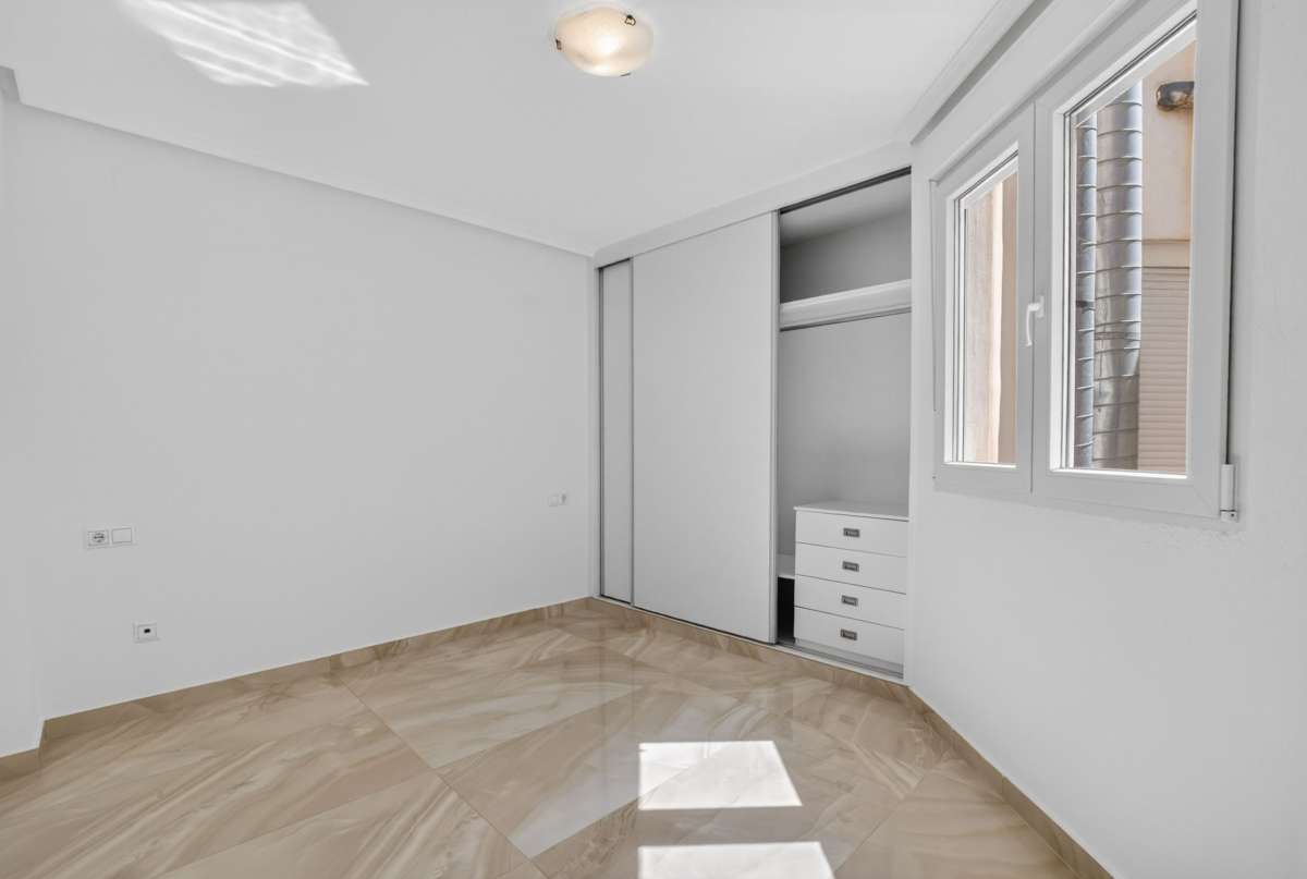 Luxus penthouse med privat tagterrasse - Perfekt bolig i Torrevieja's hjertekarreret af Real Estate by Gardewik