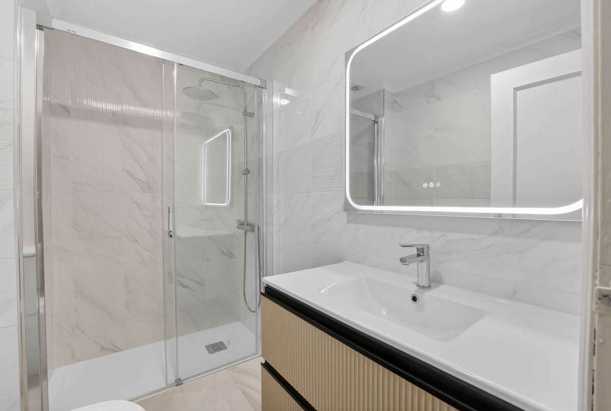 Luxus penthouse med privat tagterrasse - Perfekt bolig i Torrevieja's hjertekarreret af Real Estate by Gardewik