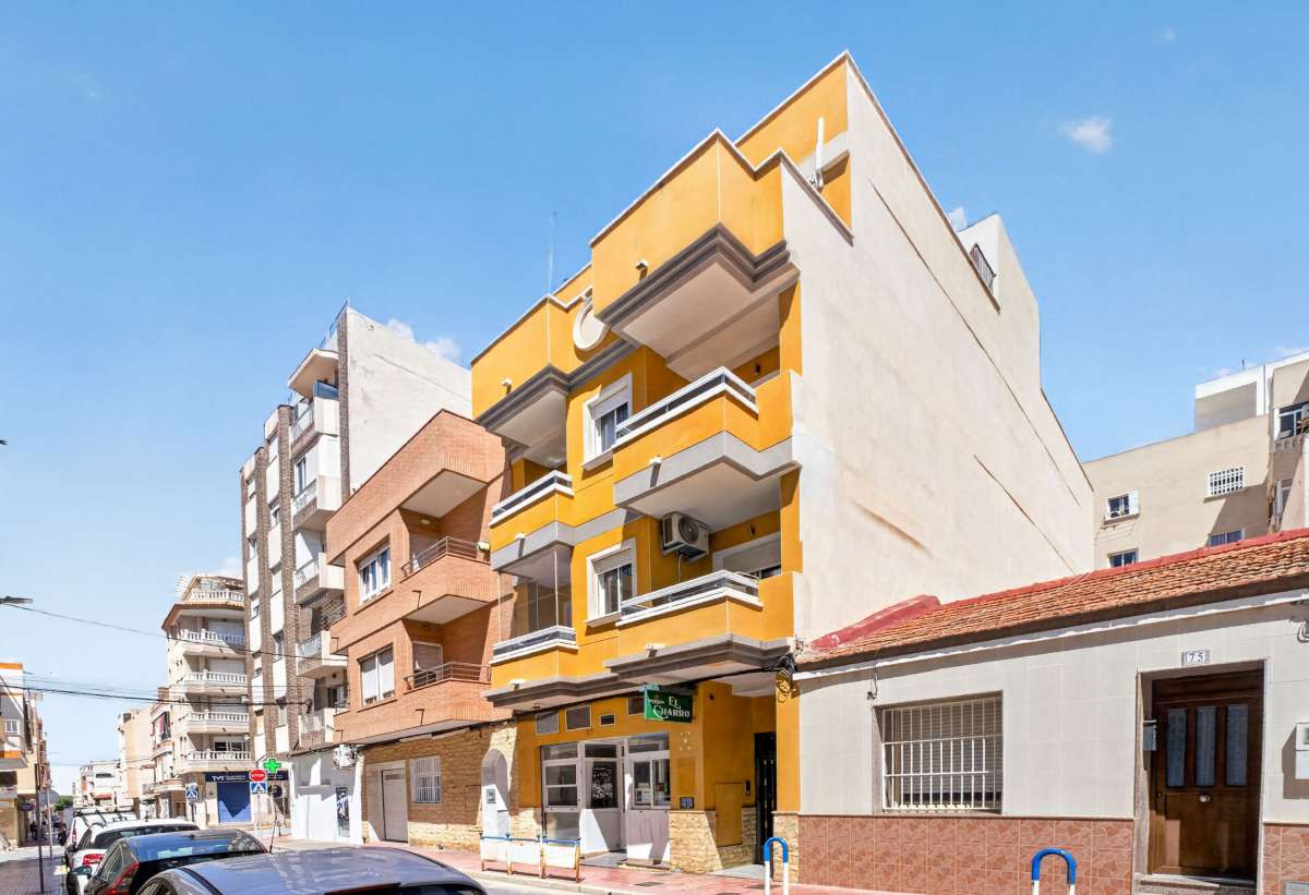 Luxus penthouse med privat tagterrasse - Perfekt bolig i Torrevieja's hjertekarreret af Real Estate by Gardewik