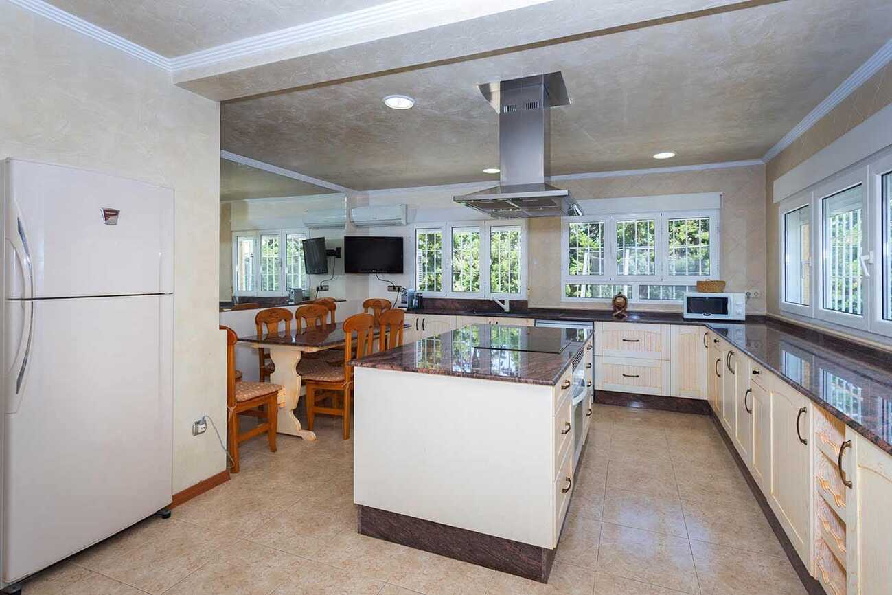Terrace in villa for sale in Orihuela Costa
