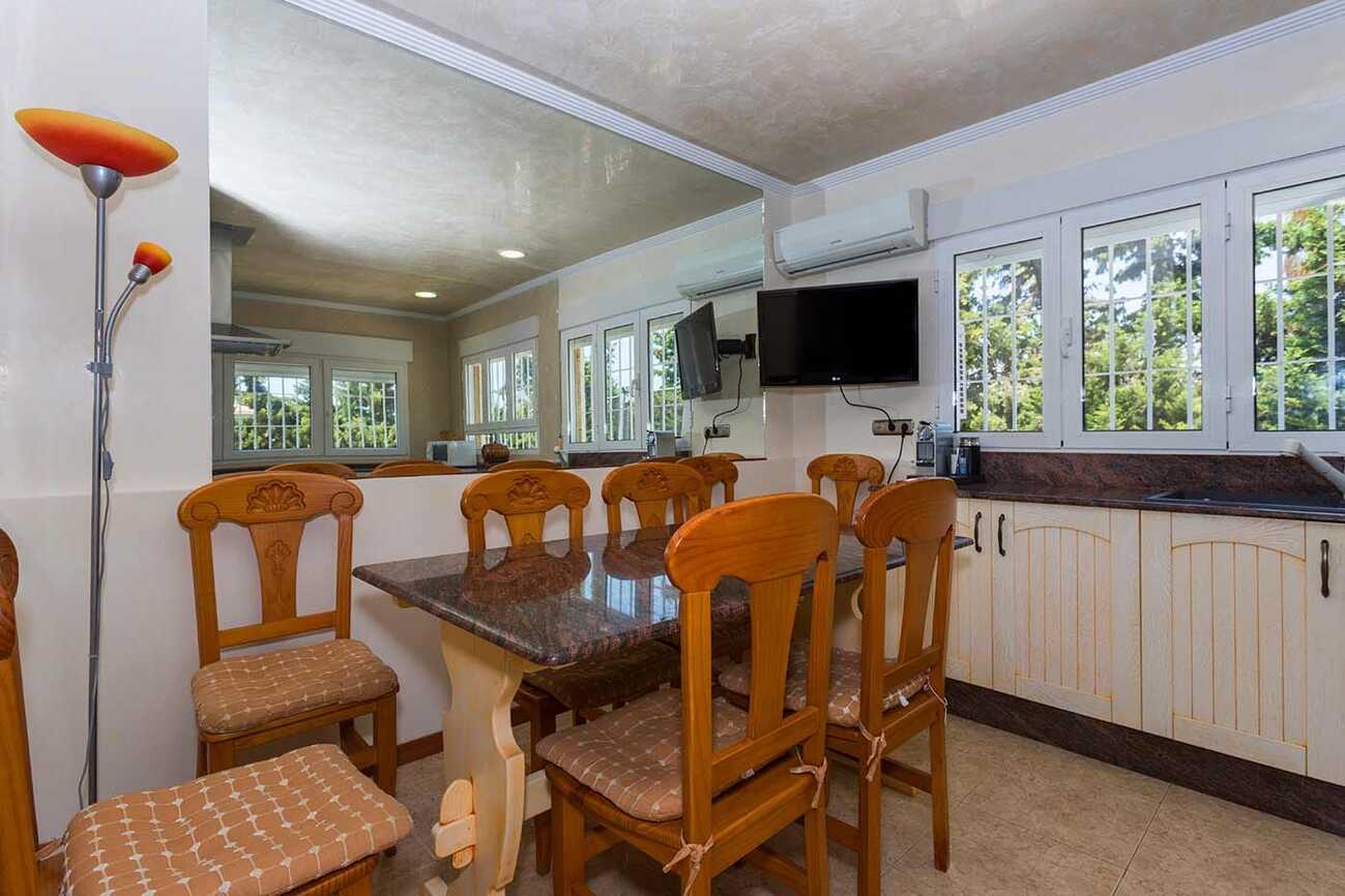 Garden in villa for sale in Orihuela Costa