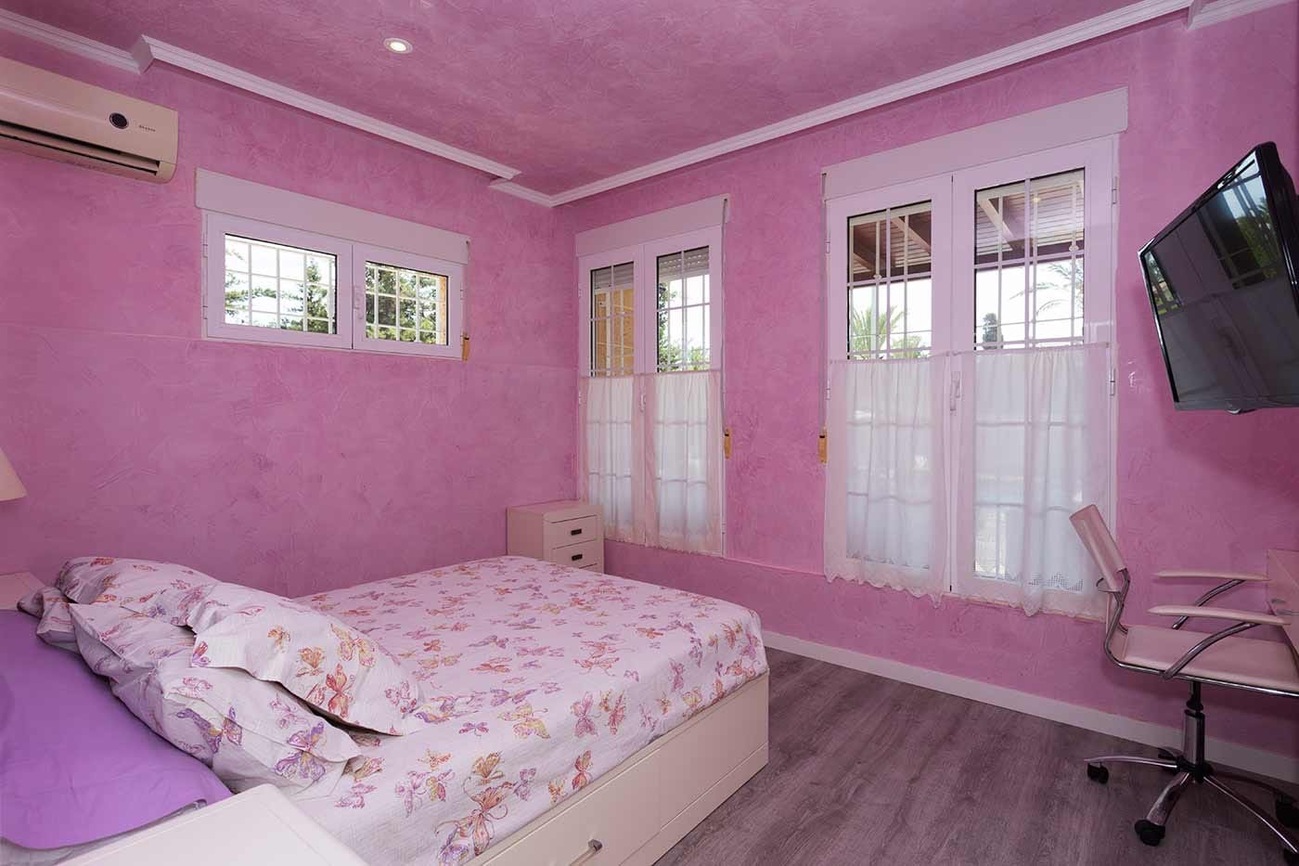Bedroom in villa for sale in Orihuela Costa