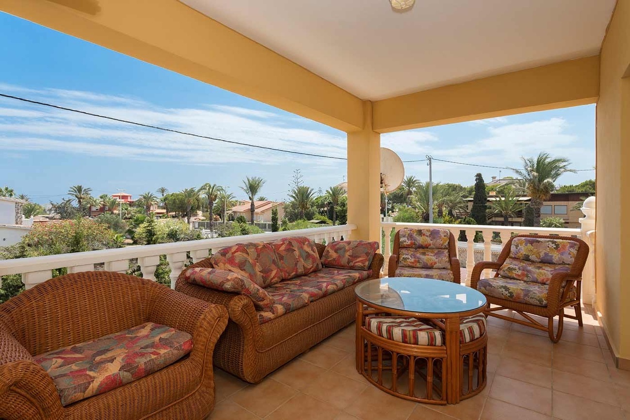 Garden in villa for sale in Orihuela Costa