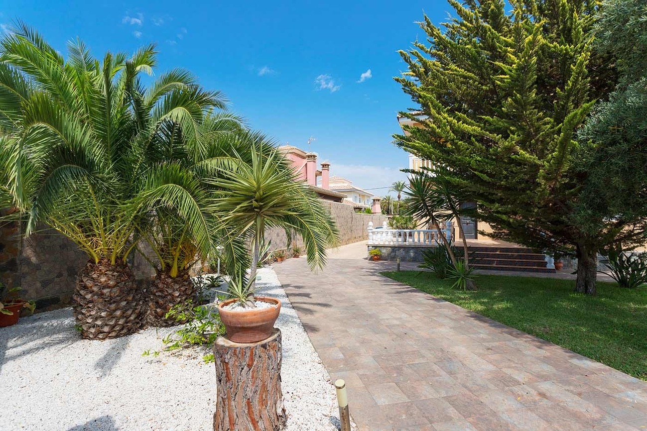 Bathroom in villa for sale in Orihuela Costa